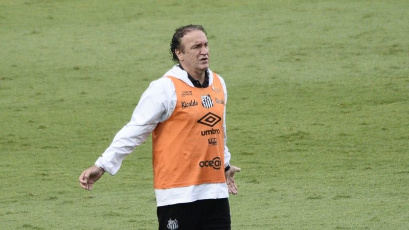 Cuca festeja primeira vitória em clássicos na temporada, mas pede pés no chão ao Santos