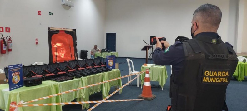 Guardas Municipais participam de curso para manusear armas de eletrochoque