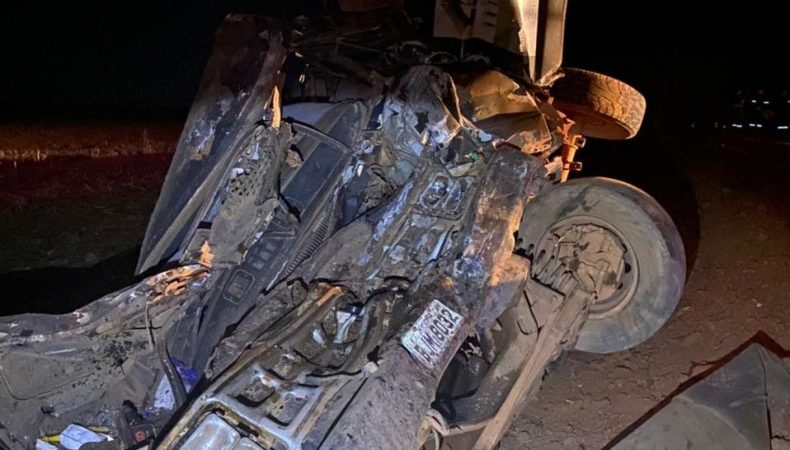 Sorriso: caminhonete e carreta se chocam na MT-140 e dois morre
