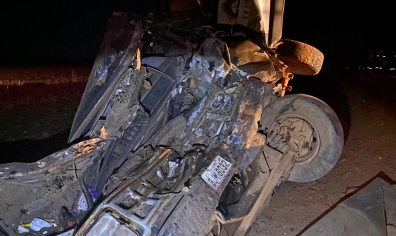 Sorriso: caminhonete e carreta se chocam na MT-140 e dois morre