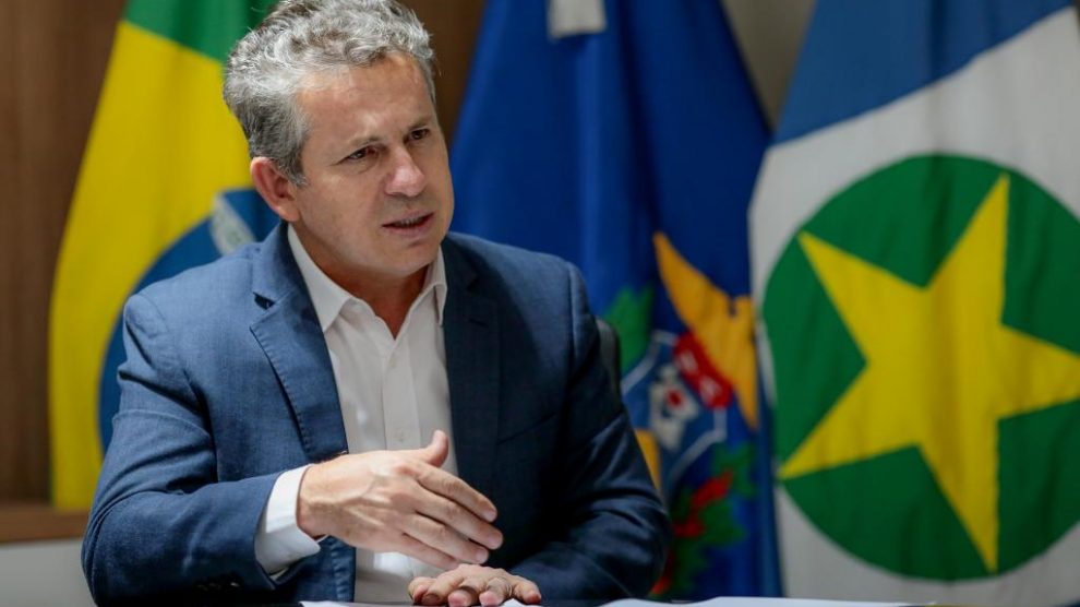Mauro veta sistema solar em prédios públicos, fornecimento de absorventes em escolas e estadualização de estrada