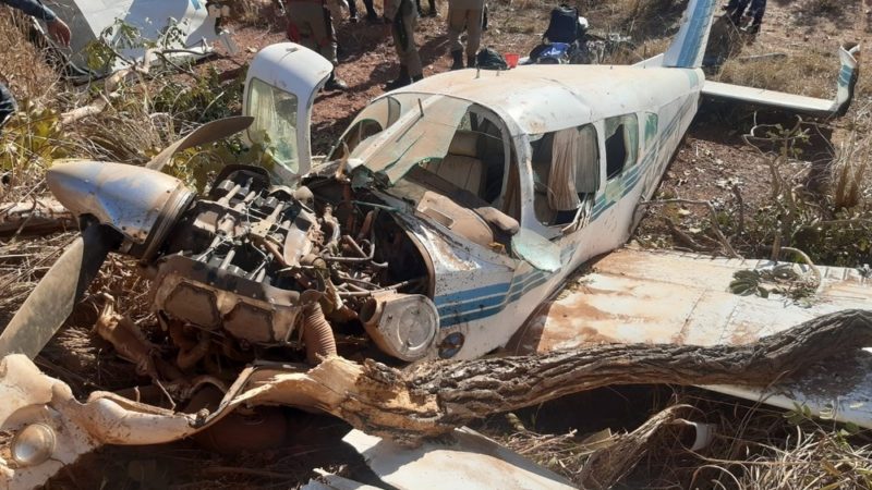 Avião cai por falta de combustível e 4 pessoas ficam feridas em MT