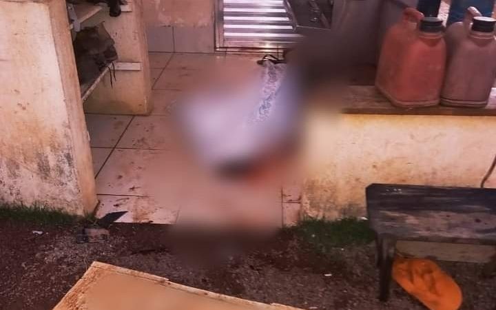 Homem é morto por diversas facadas no rosto