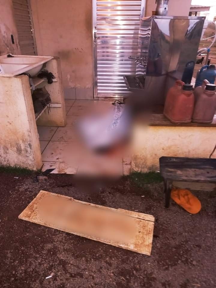 Homem é morto por diversas facadas no rosto