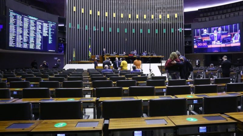 Câmara aprova texto-base do projeto de privatização dos Correios