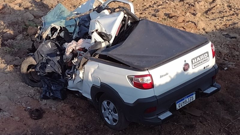 Motorista morre após carro ser destruído em acidente com caminhão em MT