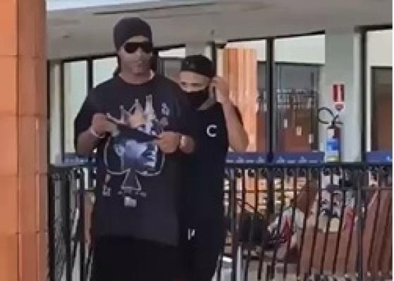 Trio armado tenta invadir resort de luxo para encontrar Ronaldinho