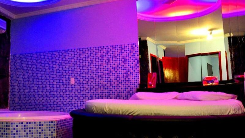 Dupla é presa por fazer “festa” em motel com menores e sair sem pagar