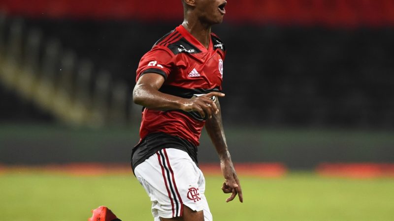 Flamengo empresta o meia Max ao Cuiabá até o fim do ano