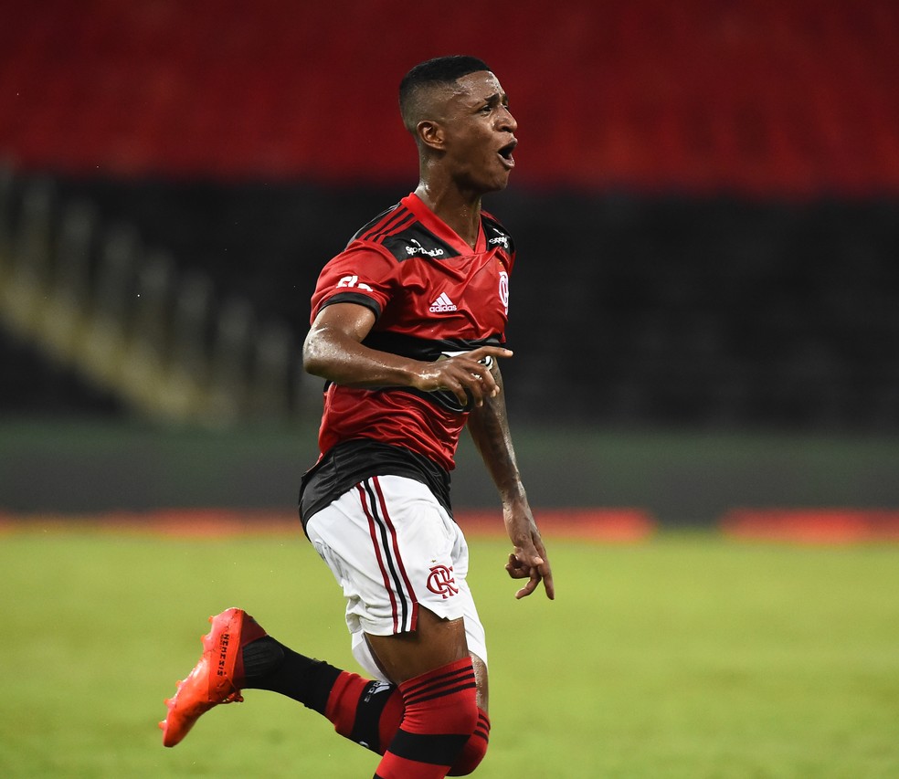 Flamengo empresta o meia Max ao Cuiabá até o fim do ano