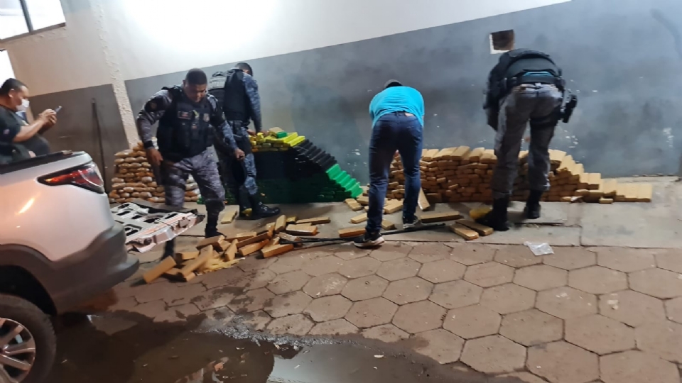Rotam apreende 500 quilos de maconha e skunk durante abordagem