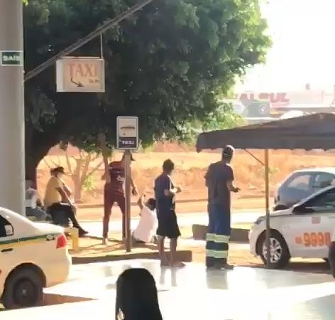 Sorriso: Homem é agredido a pauladas na Rodoviária; Veja o vídeo