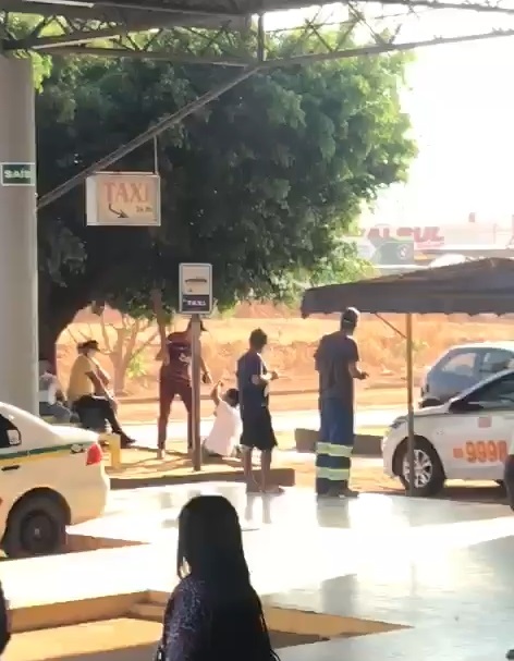 Sorriso: Homem é agredido a pauladas na Rodoviária; Veja o vídeo