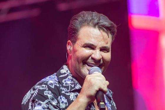 Live caótica e surto em hotel decretaram saída de Eduardo Costa do Cabaré
