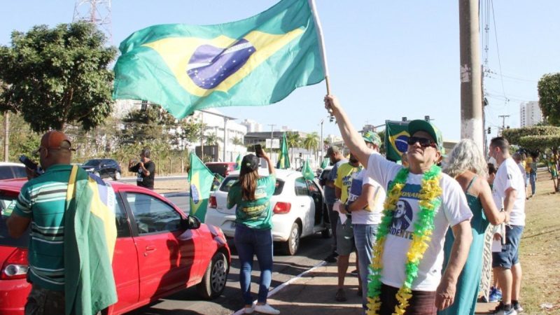 Bolsonaristas de MT montam caravana com 100 ônibus para protestar em Brasília