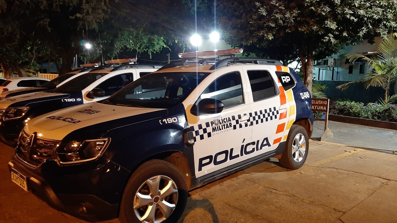 Bandidos espancam casal com marteladas e pauladas na cabeça em MT