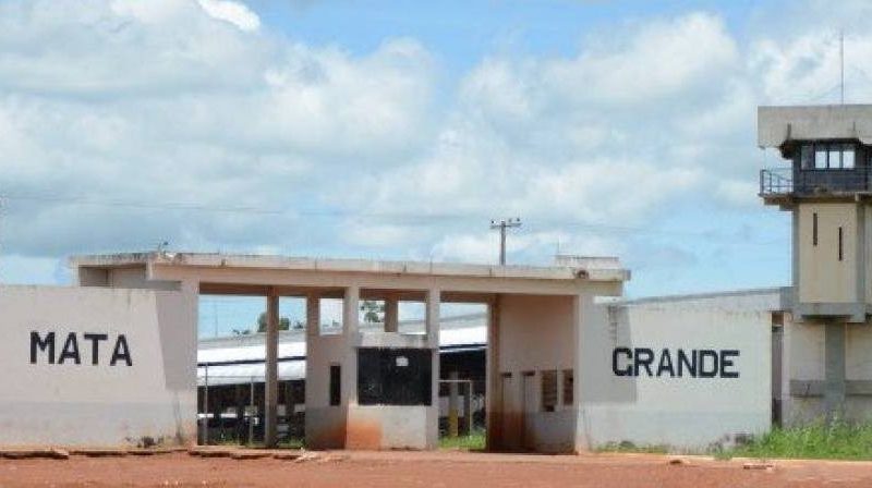 Policiais penais dão 6 tiros de fuzil e evitam fuga de presos