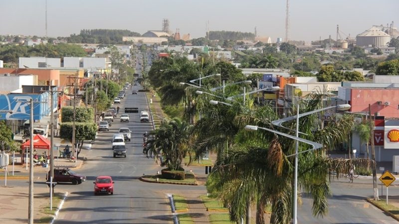 Lucas do Rio Verde (MT) anuncia 3ª dose contra Covid-19 para idosos em outubro