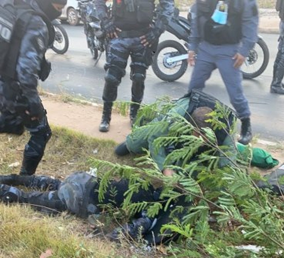 Policial quebra braço e tem hemorragia após ser atingida por motorista em fuga