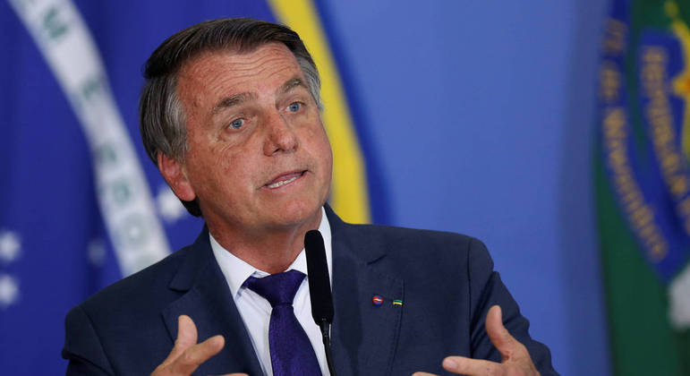 Bolsonaro diz que tentará revogar lei de medidas contra a Covid-19