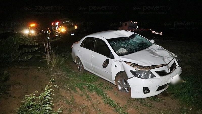 Duas pessoas morrem em acidente entre carro e moto na BR-163