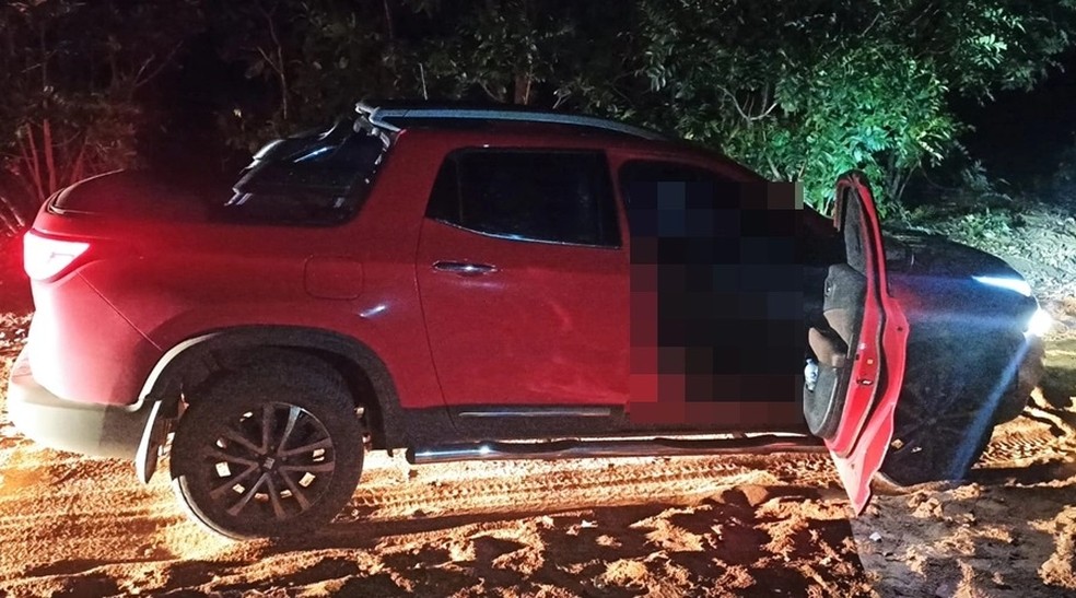 Dois homens são mortos a tiros dentro de carro em MT e veículo é achado ligado