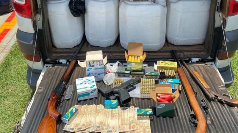 Lucas: Quatro são presos agrotóxicos contrabandeados, armas e munição