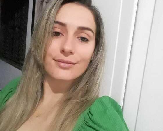 “Loira que jogou bebida em policial” foi exonerada de cargo em prefeitura de MT, ela foi flagrada na Arena Pantanal; VEJA O VÍDEO