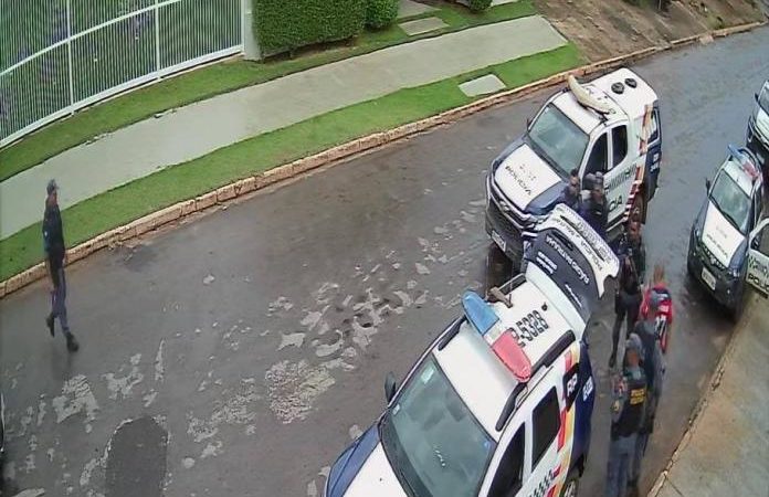 Bandidos encapuzados invadem casa de idosos e foge com carro de luxo em Lucas do Rio Verde; VEJA O VÍDEO