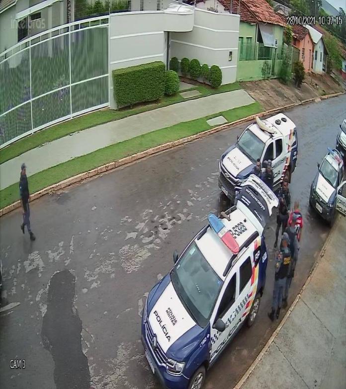 Bandidos encapuzados invadem casa de idosos e foge com carro de luxo em Lucas do Rio Verde; VEJA O VÍDEO