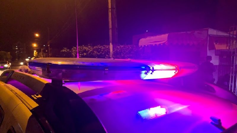 Rapaz ameaça degolar mãe e irmã e acaba amarrado por familiares