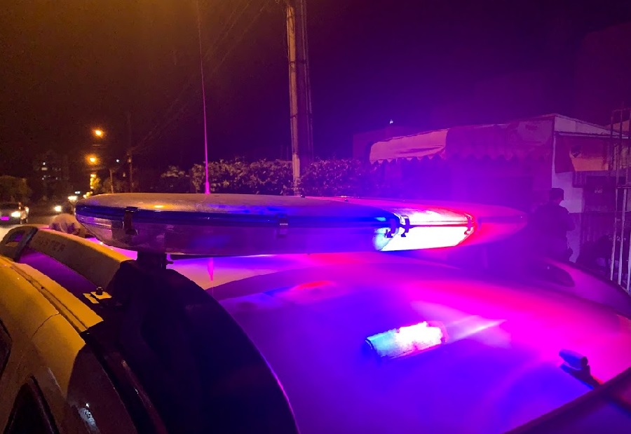 Rapaz ameaça degolar mãe e irmã e acaba amarrado por familiares