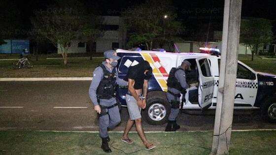 PM prende jovem por tráfico de drogas em Santa Rita do Trivelato