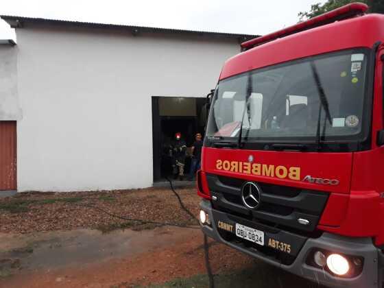 Torradeira pega fogo em indústria de café e funcionário é levado intoxicado para hospital
