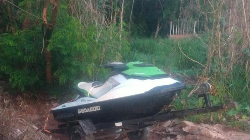 Bandidos invade residência é levam jet ski que estava na garagem