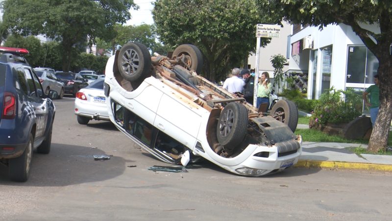 Sorriso: Pajero capota em colisão com Corolla na Av. Curitiba, condutora ficou ferida