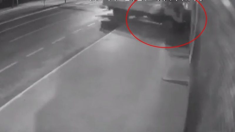 Ladrão furta caminhão e o abandona após perder controle e bater em Sinop