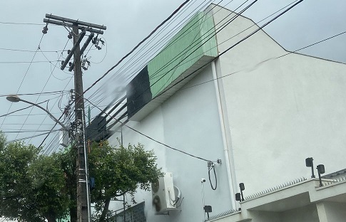 Sorriso: Pintor é socorrido após sofrer descarga elétrica e cai de altura de 4 metros