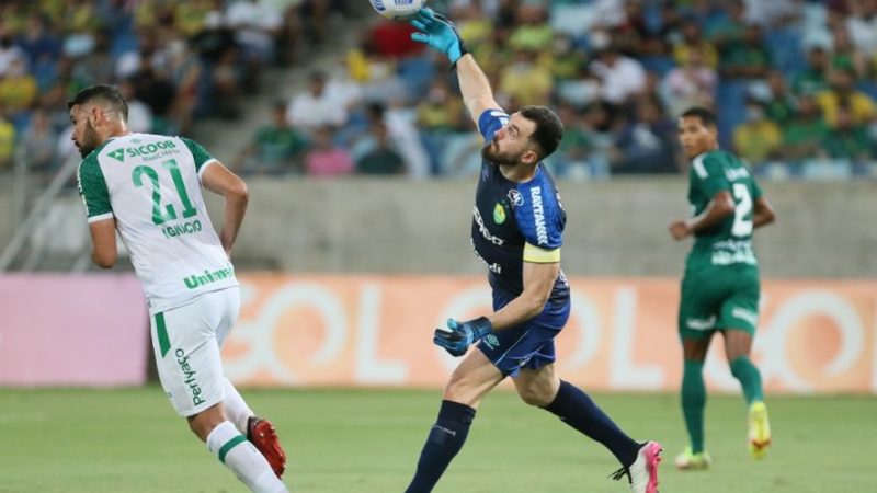 Chapecoense se fecha e segura empate fora de casa contra o Cuiabá