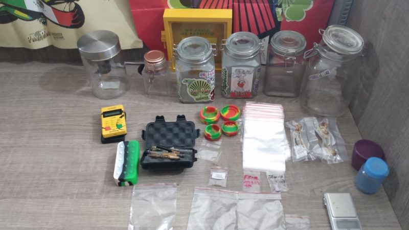 Polícia Civil cumpre mandado em casa de empresário investigado por tráfico de drogas