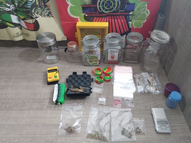 Polícia Civil cumpre mandado em casa de empresário investigado por tráfico de drogas
