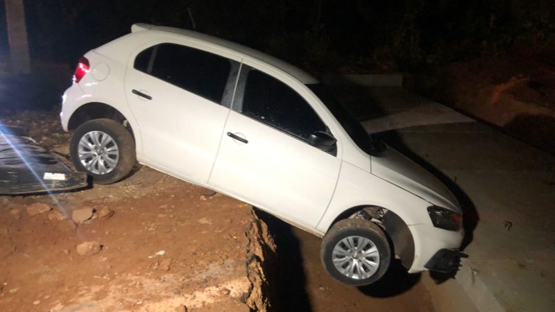 Sorriso: mulher fura bloqueio e cai em valeta de obras no Lago do Rota do Sol