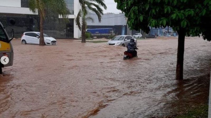 Semana deve começar com chuva e ventos de até 100 km/h; Inmet recomenda desligar luz