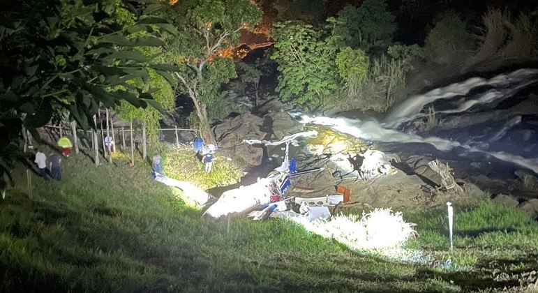 Avião de Marília Mendonça é removido para perícia