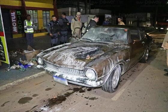 Ford Maverick pega fogo no centro de Nova Mutum