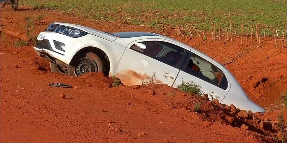 Menino de 9 anos morre atropelado ao catar latinhas com o pai na beira da estrada em MT e motorista é preso