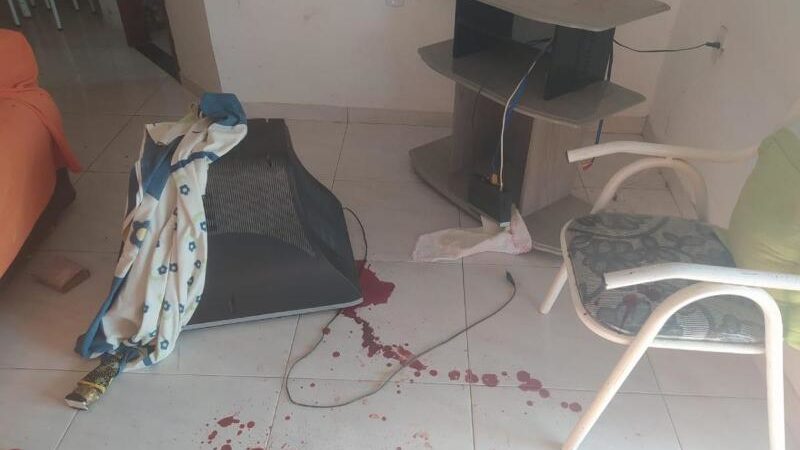 Menino de 1 ano morre atingido por televisão ao escalar rack em Lucas do Rio Verde