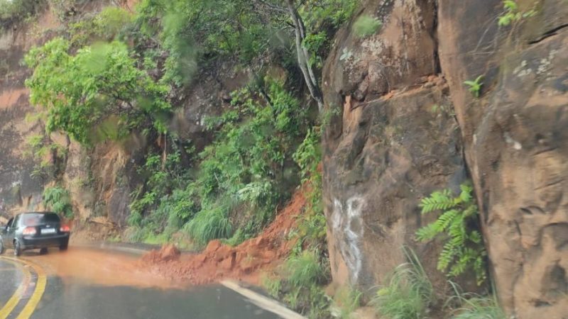 Chuvas causam deslizamento de terra no Portão do Inferno