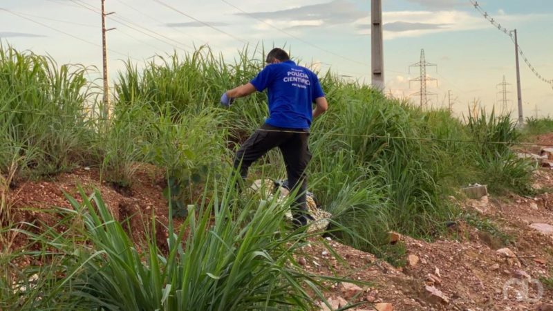 Homem é achado morto, seminu e com corte na cabeça; chave de hotel no bolso