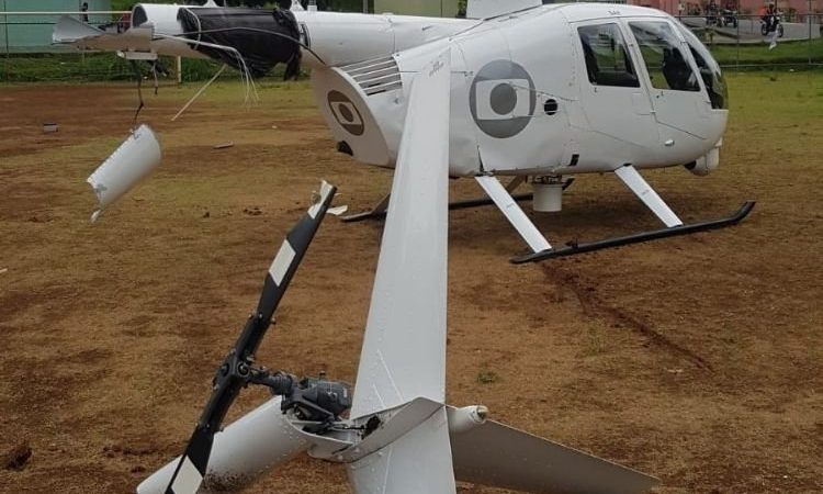 Helicóptero da Globo faz pouso de emergência; cauda se parte